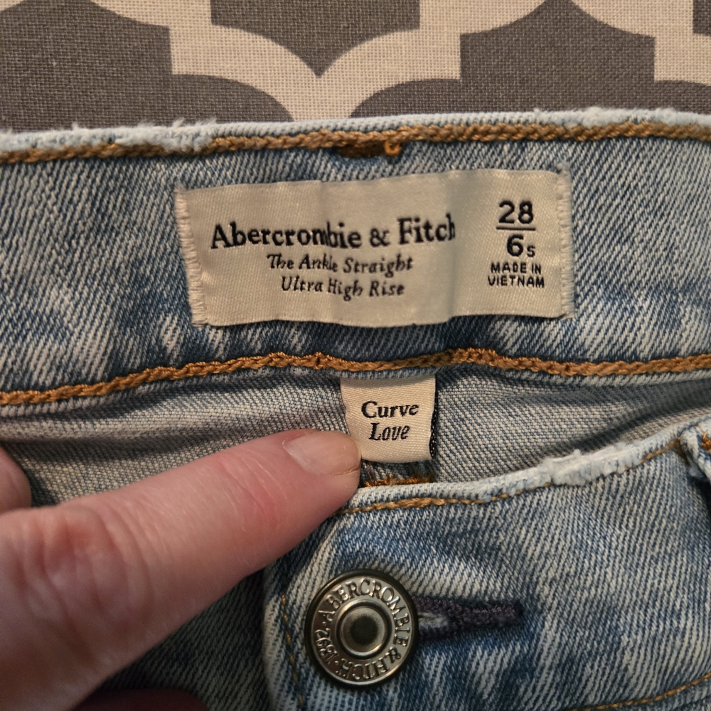 Abercrombie & Fitch Light Wash High-Rise Straight Jeans - Picture 2 of 2